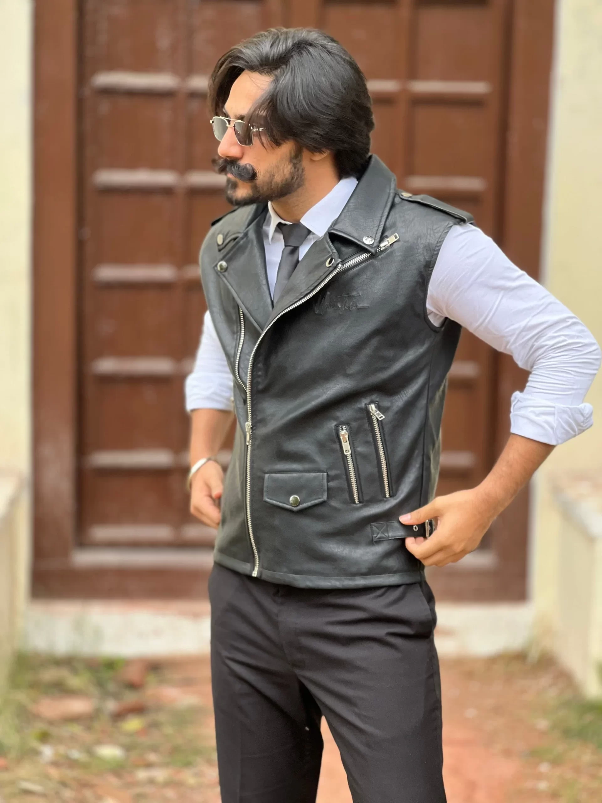 Bikers’ sleeveless leather jacket Black (vegan)