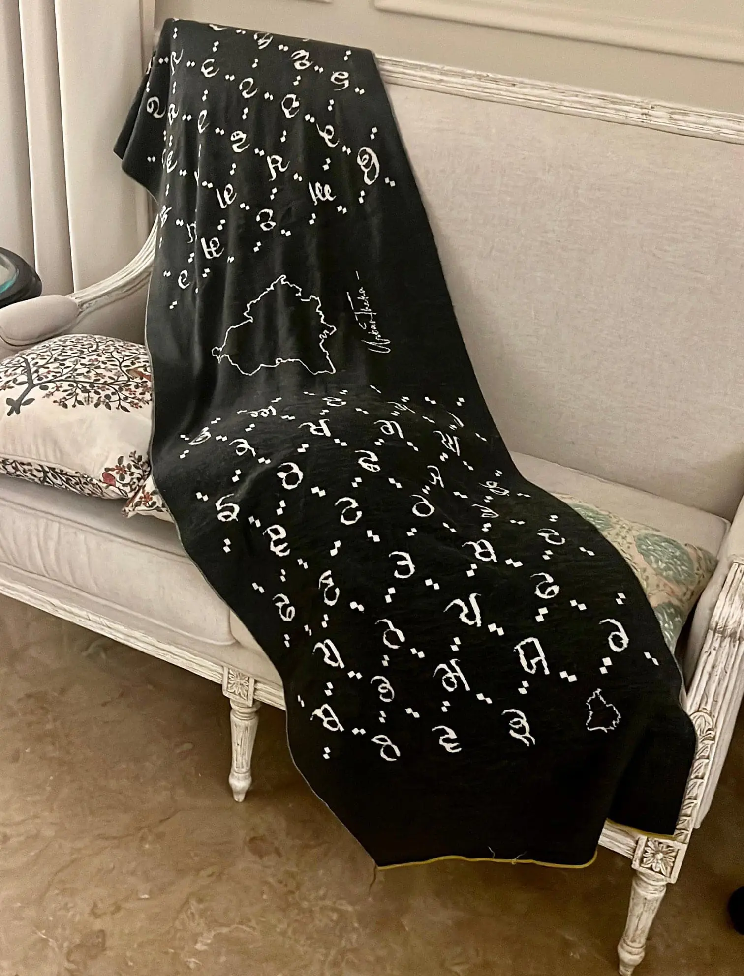 Winter Maa Boli Stole ( Wool )